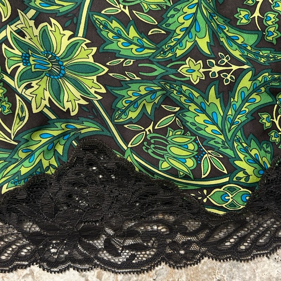 Banana Republic Silk Floral Laced Camisole NWOT Size 4 - Picture 2 of 7